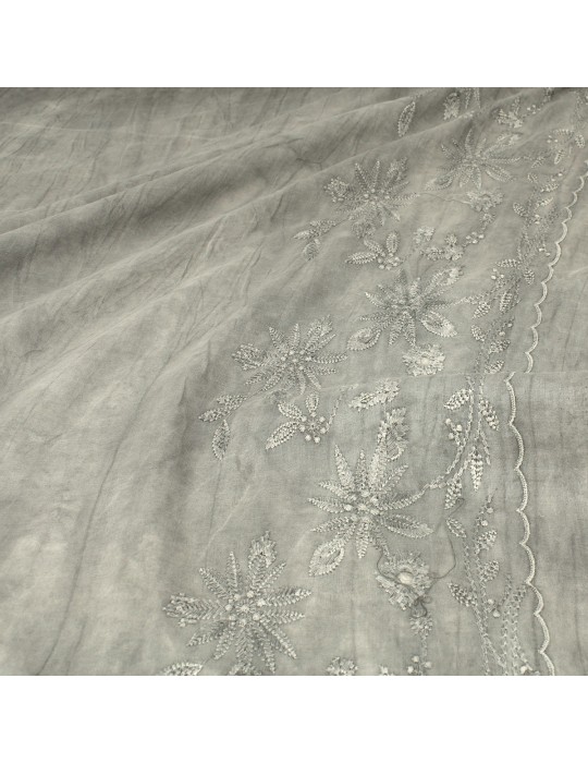 Tissu voile de coton brodé gris